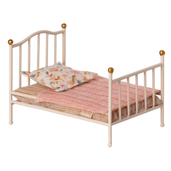 Vintage Bed, Off White