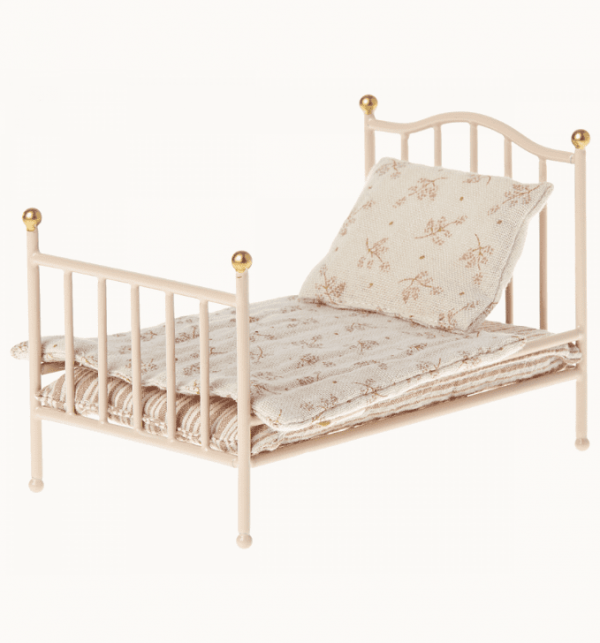 Vintage Bed, Rose