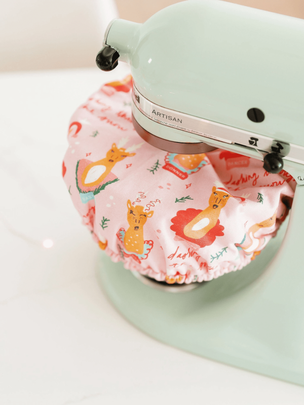 Santa's Favorite Reindeer Dish Cover, 10.5"