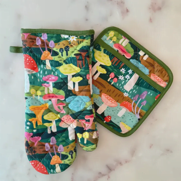 Mushroom Heaven Oven Mitt & Potholder Set